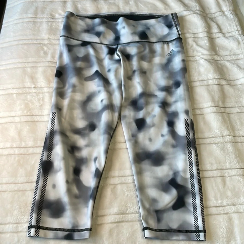 💰Adidas climalite tie dye capris leggings size medium black, gray white